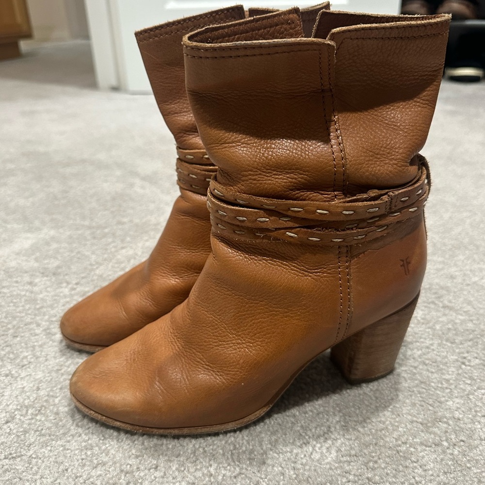 Women’s Frye boots size 6